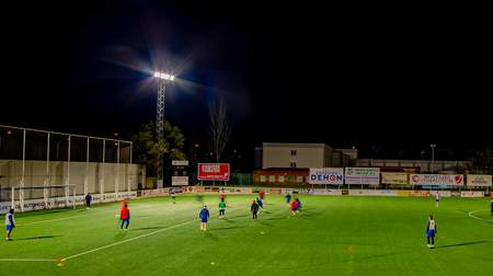 Schreder ilumina el estadio de fútbol Las Veredillas con su solución ECOBLAST