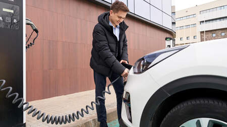 La acumulación de energía con recarga de vehículo eléctrico