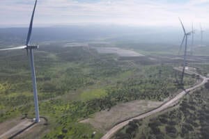 Naturgy pone en marcha un parque eólico y una planta fotovoltaica en Extremadura que suministrarán energía renovable a 55.000 hogares