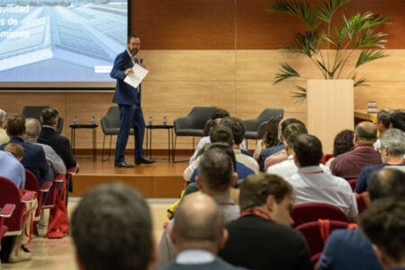 Expertos del sector debaten en Circutor sobre electromovilidad y almacenamiento energético